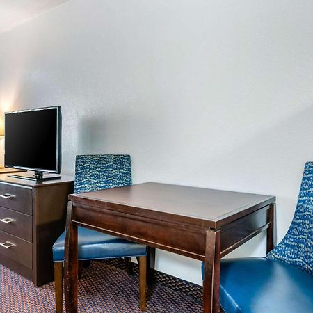Quality Inn Sarasota North Near Lido Key Beach Exterior foto