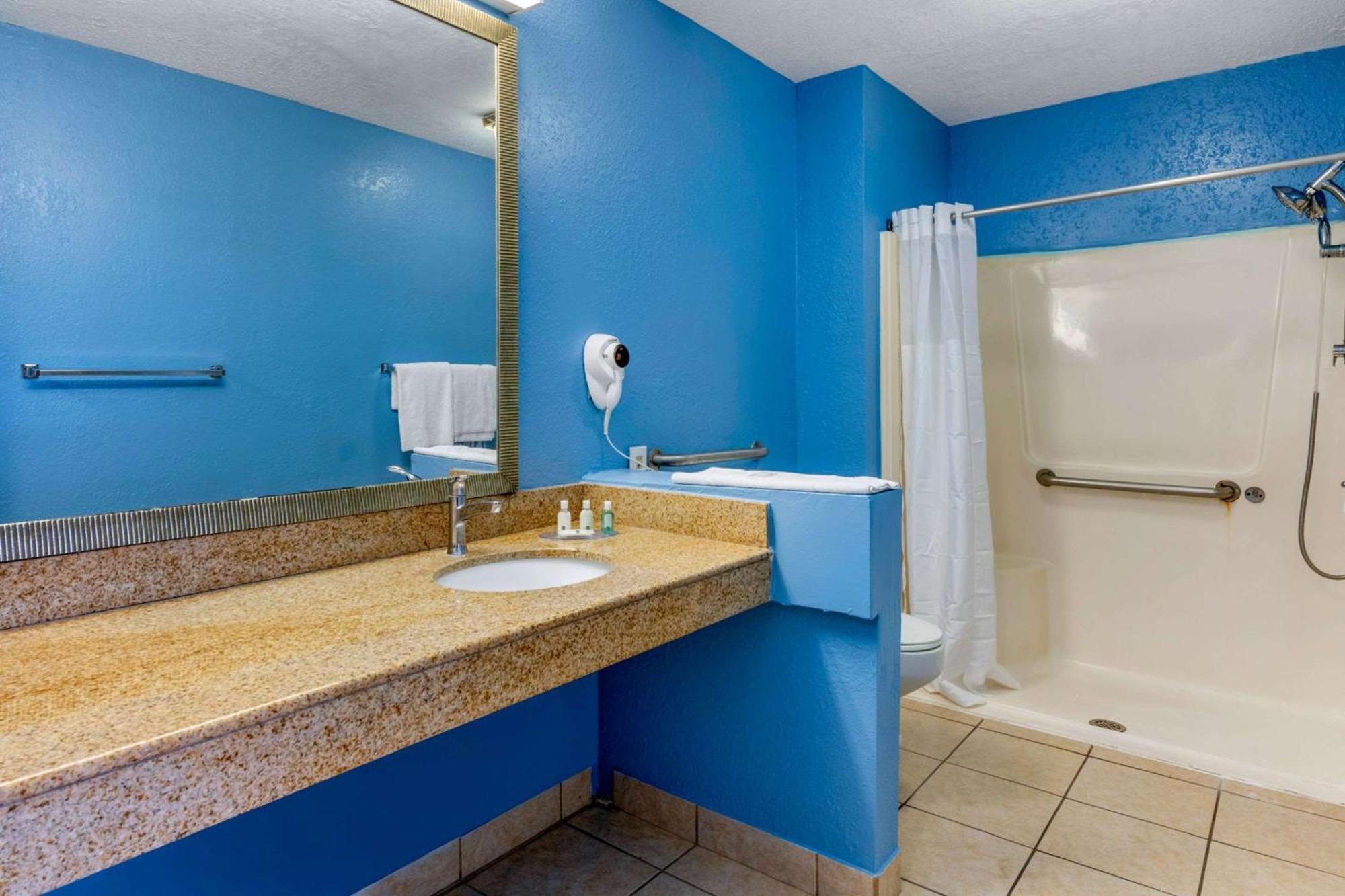 Quality Inn Sarasota North Near Lido Key Beach Exterior foto