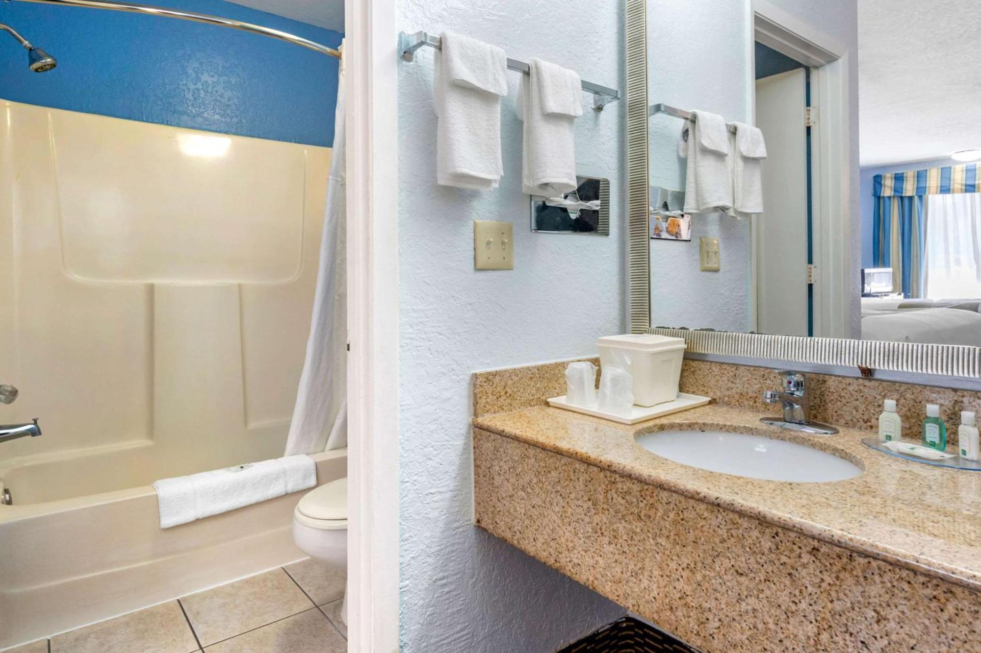 Quality Inn Sarasota North Near Lido Key Beach Exterior foto