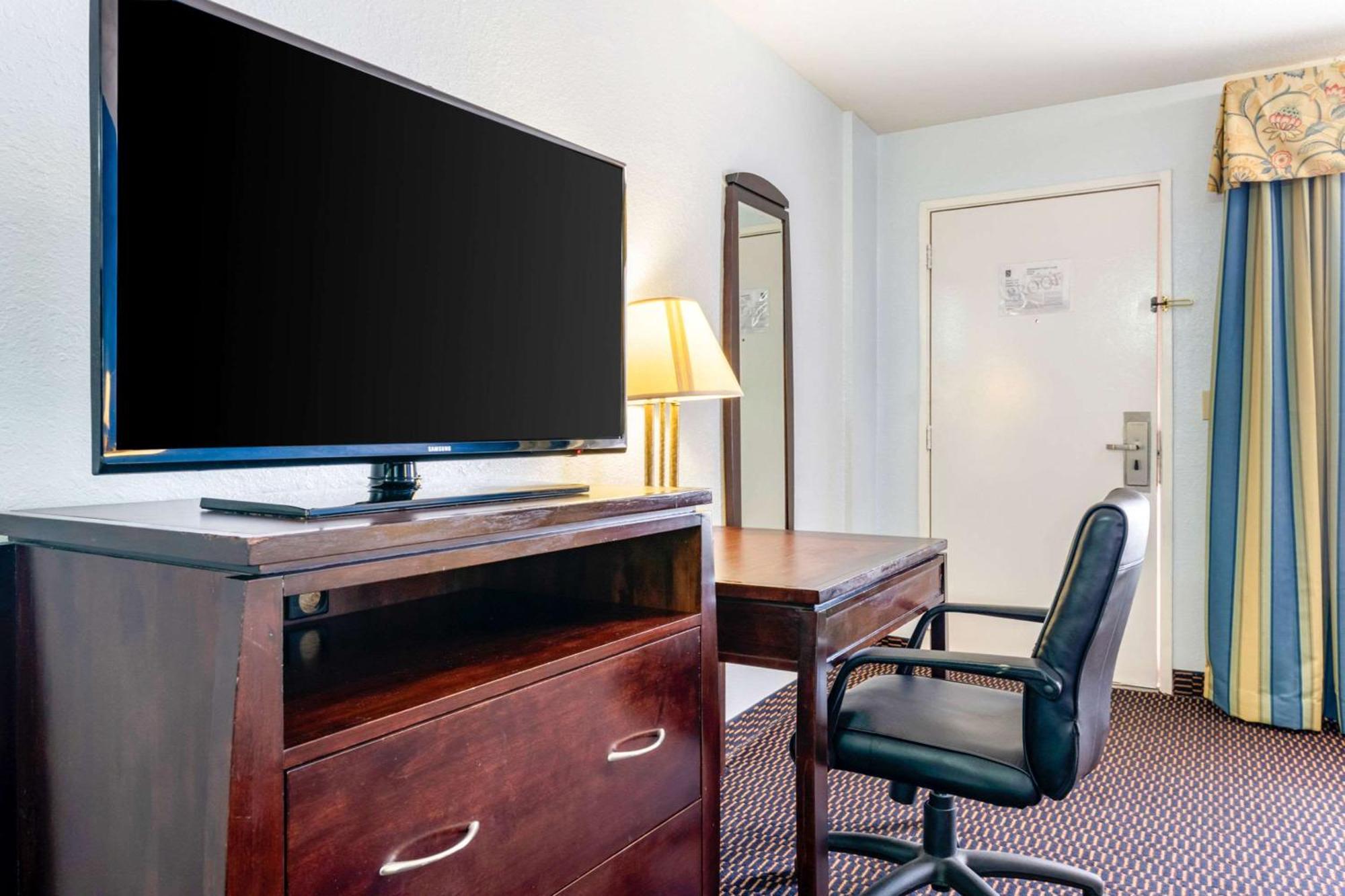 Quality Inn Sarasota North Near Lido Key Beach Exterior foto