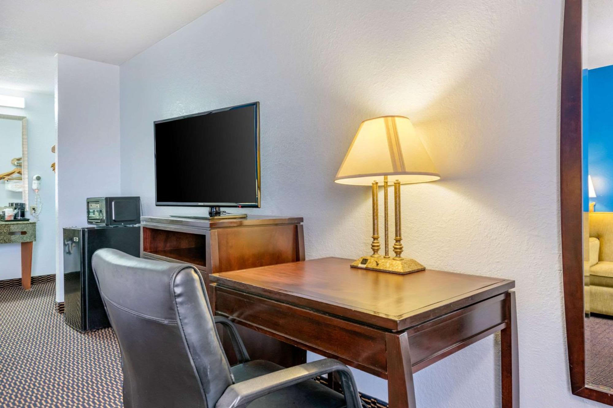 Quality Inn Sarasota North Near Lido Key Beach Exterior foto